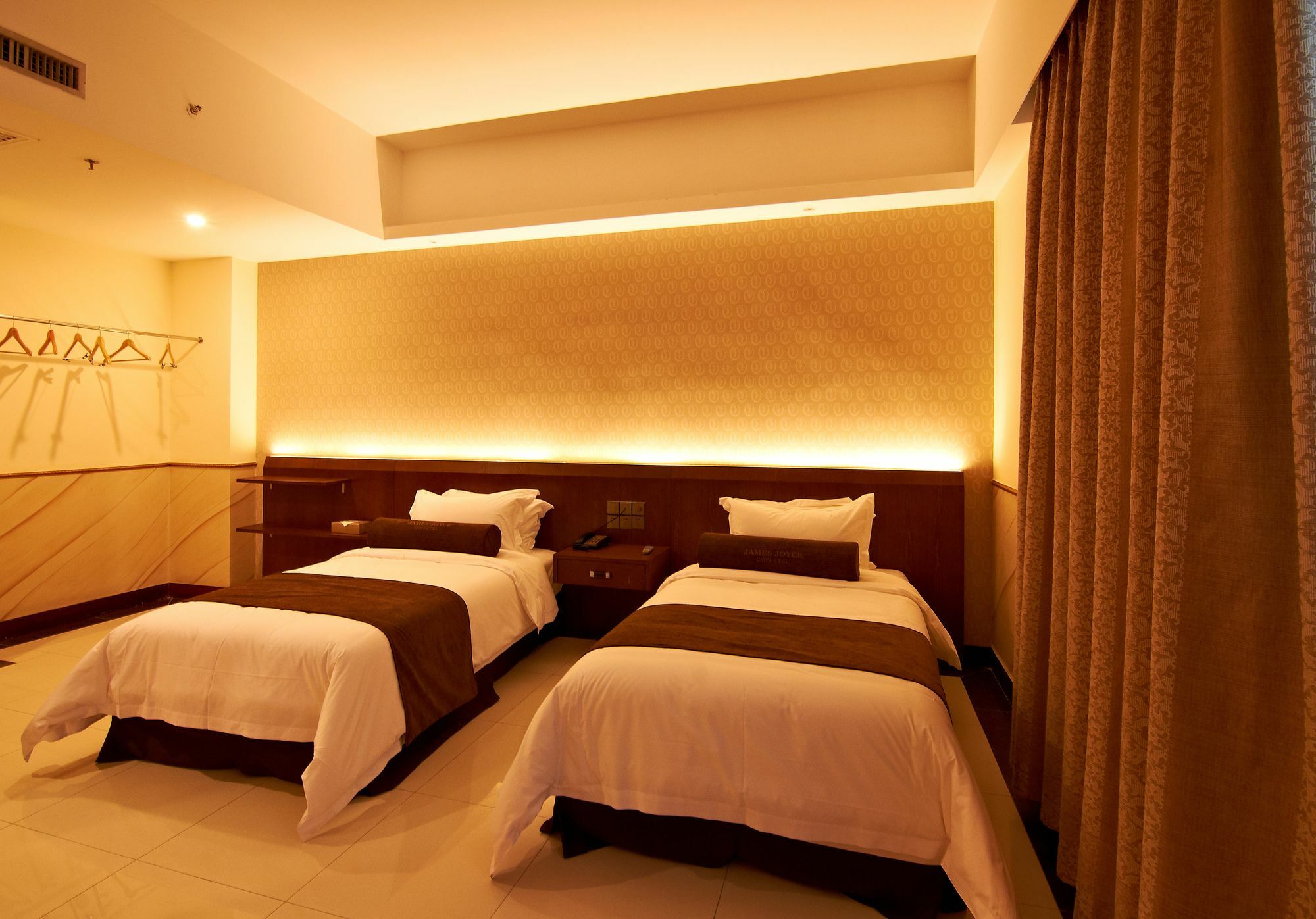 James Joyce Coffetel Hotel Guangzhou Shi Jing City Square Branch Extérieur photo
